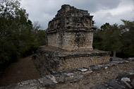South Acropolis Edifice XL at Yaxchilan Ruins - yaxchilan mayan ruins,yaxchilan mayan temple,mayan temple pictures,mayan ruins photos